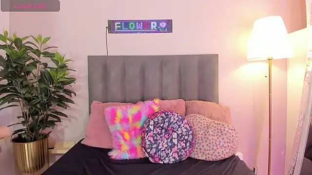 KendraChavez  online show from February 25, 9:03 pm