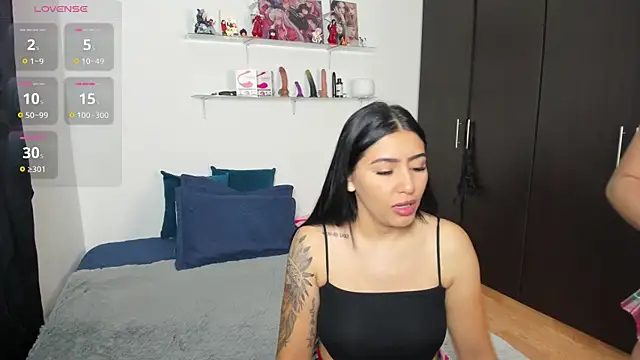 marianaandvalen online show from October 25, 11:09 am