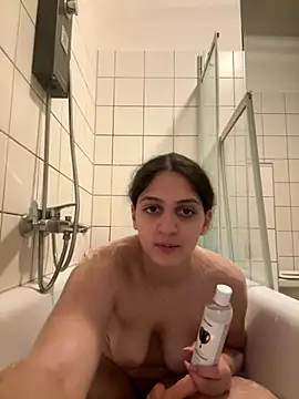 Snapshot of DreamThickCouple chatting on November 4, 10:02 pm DreamThickCouple online show from November 4, 10:02 pm