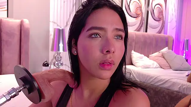 HilaryQueen online show from December 19, 8:27 am