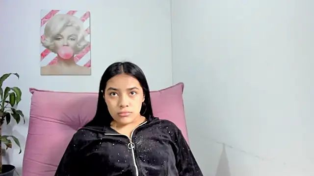 Snapshot of valeria_millers chatting on October 1, 1:37 pm valeria millers online show from October 1, 1:37 pm