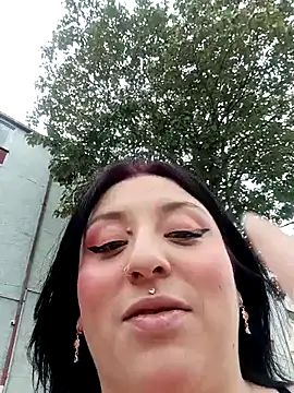 Snapshot of megan_fox5 chatting on October 30, 3:42 pm megan fox5 online show from October 30, 3:42 pm