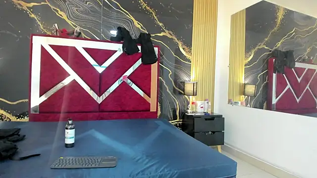 Snapshot of VioletRose_as chatting on November 8, 9:07 pm VioletRose as online show from November 8, 9:07 pm