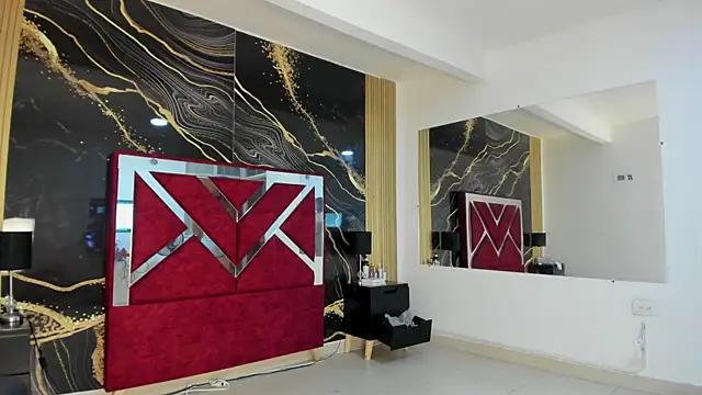 VioletRose as online show from December 21, 11:05 pm