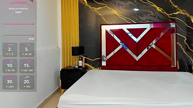 VioletRose as online show from February 19, 7:44 pm