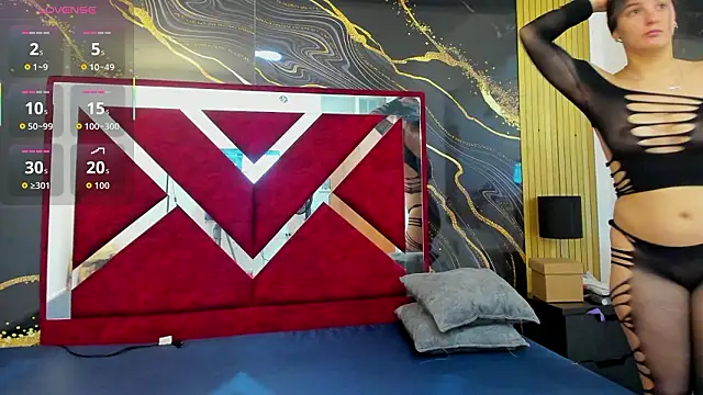 VioletRose as online show from February 16, 8:07 pm