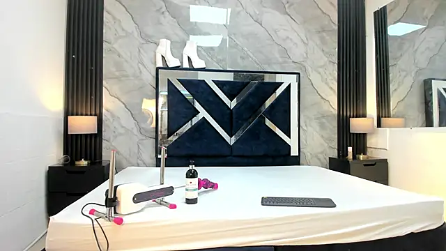 VioletRose as online show from April 30, 7:54 pm