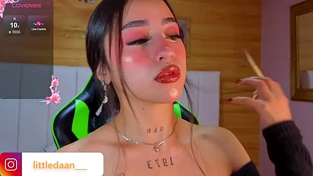 Snapshot of Abril_Velvet_a_ chatting on December 20, 12:52 pm Abril Velvet a online show from December 20, 12:52 pm