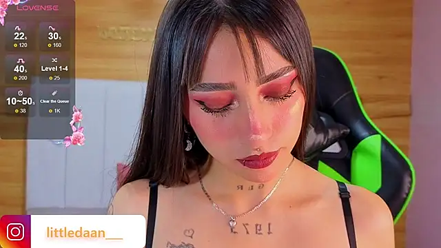Snapshot of Abril_Velvet_a_ chatting on January 15, 12:52 pm Abril Velvet a online show from January 15, 12:52 pm