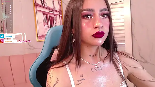 Snapshot of Abril_Velvet_a_ chatting on October 17, 1:35 pm Abril Velvet a online show from October 17, 1:35 pm