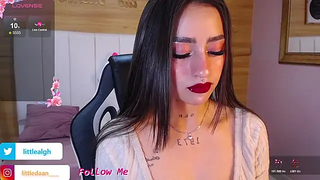 Abril Velvet a  online show from October 22, 7:46 pm