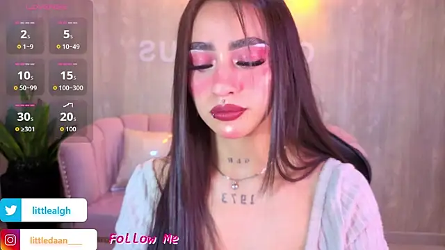 Abril Velvet a  online show from November 12, 1:15 pm