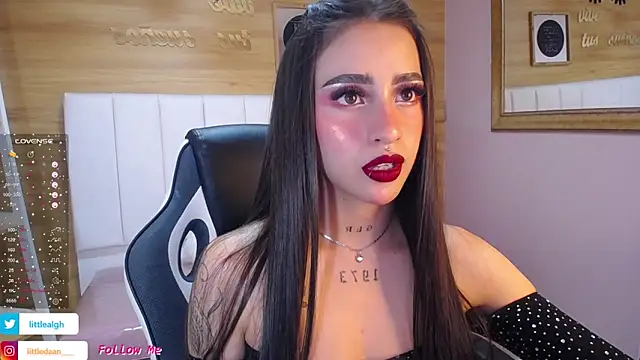 Snapshot of Abril_Velvet_a_ chatting on October 7, 7:37 pm Abril Velvet a online show from October 7, 7:37 pm