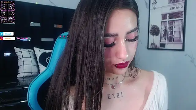 Snapshot of Abril_Velvet_a_ chatting on October 17, 1:09 am Abril Velvet a online show from October 17, 1:09 am