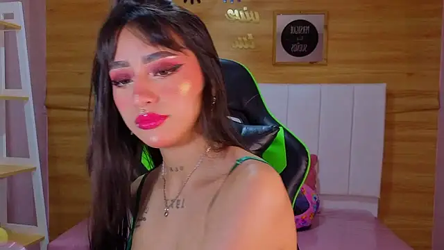 Snapshot of Abril_Velvet_a_ chatting on January 17, 12:42 pm Abril Velvet a online show from January 17, 12:42 pm