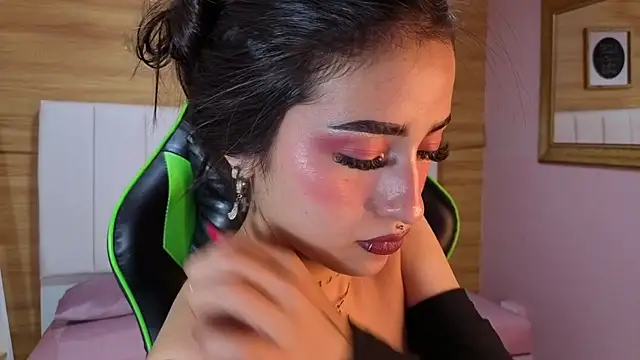 Abril Velvet a  online show from November 23, 1:26 am