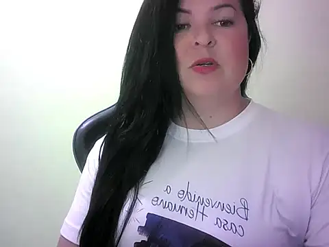 Snapshot of anapaulaa chatting on November 19, 2:22 am anapaulaa online show from November 19, 2:22 am