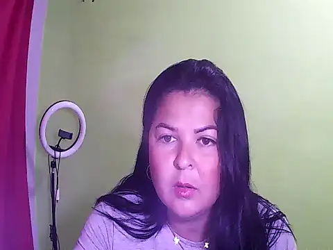 Snapshot of anapaulaa chatting on October 31, 4:14 pm anapaulaa online show from October 31, 4:14 pm