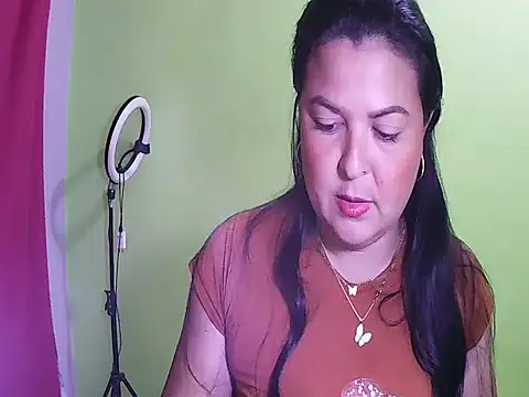 Snapshot of anapaulaa chatting on November 4, 9:29 pm anapaulaa online show from November 4, 9:29 pm