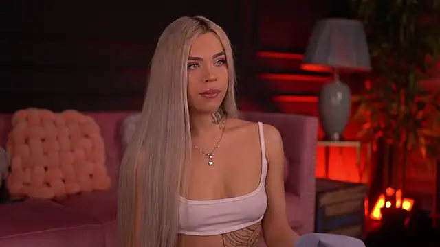 Snapshot of NickyBenz chatting on November 15, 7:18 pm NickyBenz online show from November 15, 7:18 pm