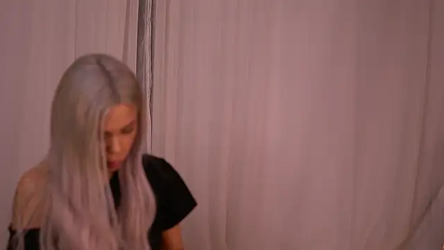 Snapshot of NickyBenz chatting on October 26, 7:03 pm NickyBenz online show from October 26, 7:03 pm