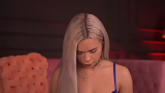 Snapshot of NickyBenz chatting on November 13, 7:07 pm NickyBenz online show from November 13, 7:07 pm