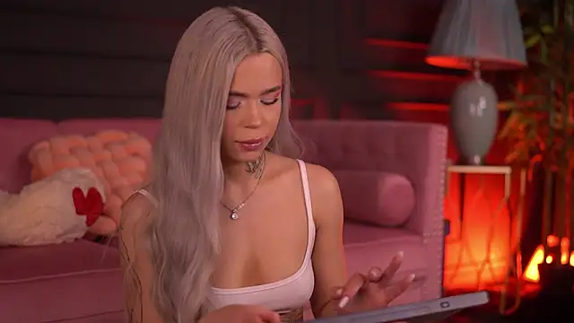 Snapshot of NickyBenz chatting on November 12, 8:12 pm NickyBenz online show from November 12, 8:12 pm