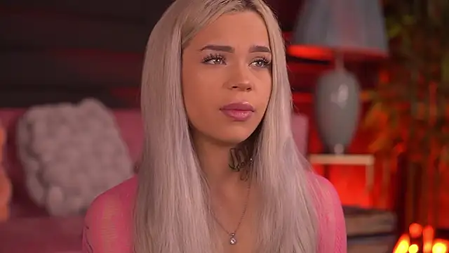 Snapshot of NickyBenz chatting on November 14, 7:06 pm NickyBenz online show from November 14, 7:06 pm