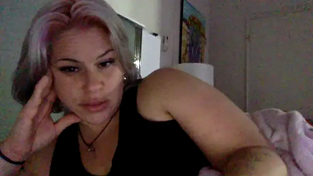 toomuchofafreak online show from December 23, 11:09 am