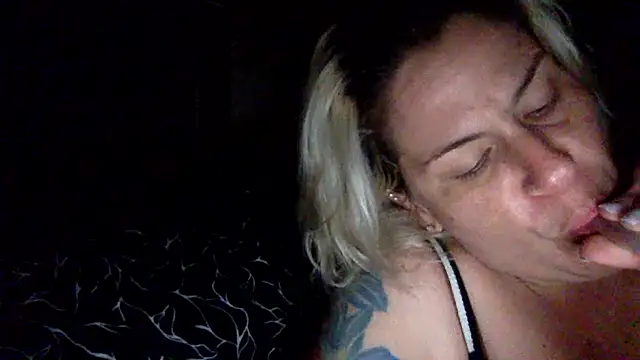 toomuchofafreak online show from March 13, 11:26 am