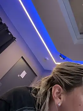 toomuchofafreak online show from March 5, 7:16 am