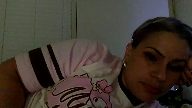 toomuchofafreak online show from October 29, 7:29 am