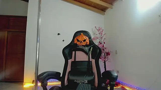 auraeroticaxxx online show from October 19, 4:04 am