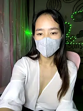 Snapshot of TiNa_04 chatting on October 3, 11:01 am TiNa 04 online show from October 3, 11:01 am