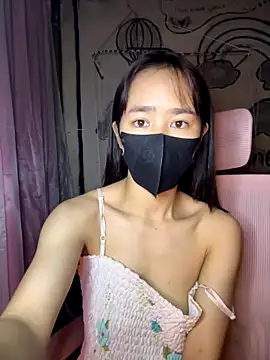 Snapshot of TiNa_04 chatting on December 4, 12:31 am TiNa 04 online show from December 4, 12:31 am