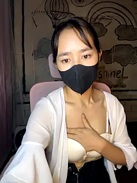 Snapshot of TiNa_04 chatting on November 13, 10:52 am TiNa 04 online show from November 13, 10:52 am