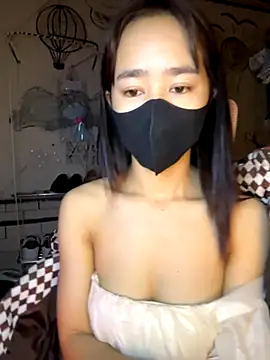 Snapshot of TiNa_04 chatting on November 18, 11:37 pm TiNa 04 online show from November 18, 11:37 pm