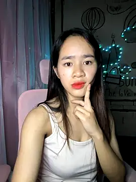 Snapshot of TiNa_04 chatting on October 9, 11:00 am TiNa 04 online show from October 9, 11:00 am