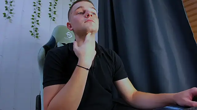 Snapshot of Your_Claddagh chatting on October 19, 2:53 pm Your Claddagh online show from October 19, 2:53 pm