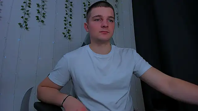 Snapshot of Your_Claddagh chatting on November 29, 6:19 pm Your Claddagh online show from November 29, 6:19 pm