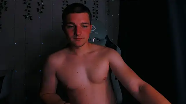 Snapshot of Your_Claddagh chatting on September 13, 6:52 pm Your Claddagh online show from September 13, 6:52 pm