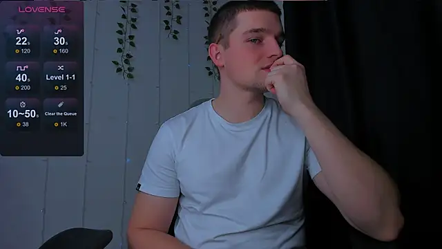 Snapshot of Your_Claddagh chatting on December 13, 9:54 pm Your Claddagh online show from December 13, 9:54 pm