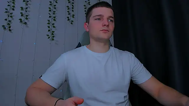 Snapshot of Your_Claddagh chatting on December 16, 4:55 pm Your Claddagh online show from December 16, 4:55 pm