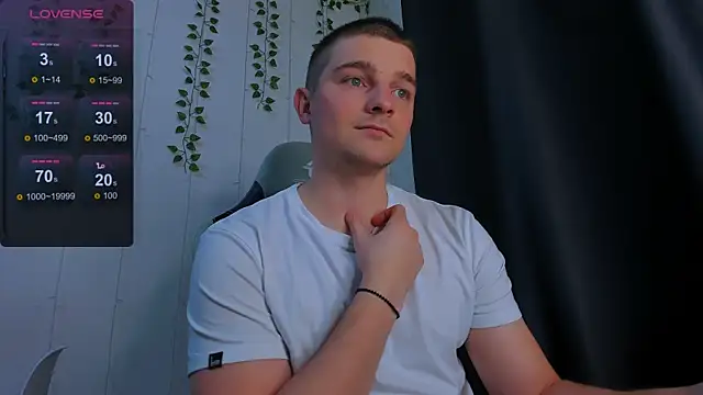 Snapshot of Your_Claddagh chatting on December 1, 2:29 pm Your Claddagh online show from December 1, 2:29 pm