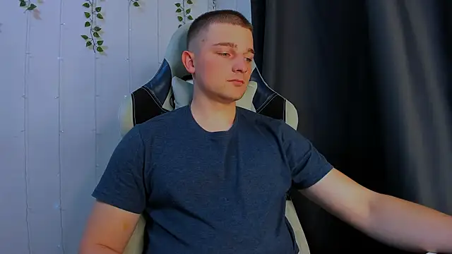 Snapshot of Your_Claddagh chatting on October 17, 7:48 pm Your Claddagh online show from October 17, 7:48 pm