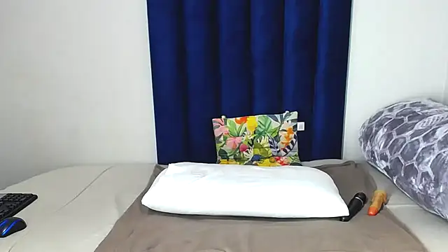 Snapshot of Pinkdollyg chatting on November 24, 8:53 pm Pinkdollyg online show from November 24, 8:53 pm