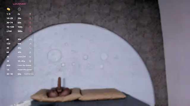 ReinaChloe online show from April 3, 4:24 pm