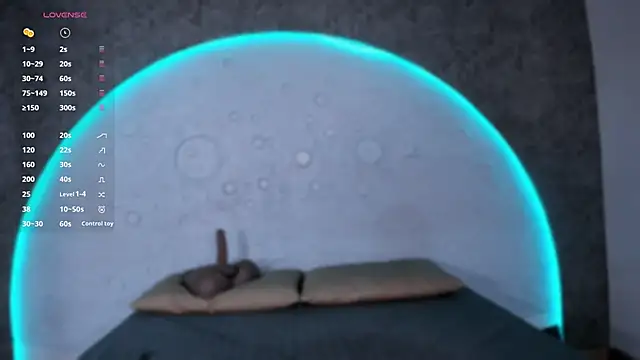 ReinaChloe online show from March 21, 4:22 pm