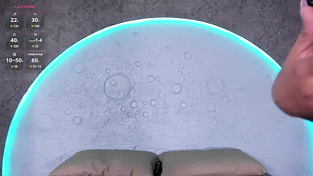 Snapshot of ReinaChloe chatting on October 15, 4:37 pm ReinaChloe online show from October 15, 4:37 pm