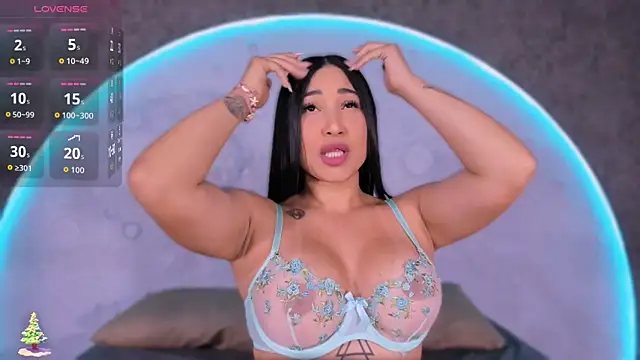 Snapshot of ReinaChloe chatting on November 17, 4:11 pm ReinaChloe online show from November 17, 4:11 pm